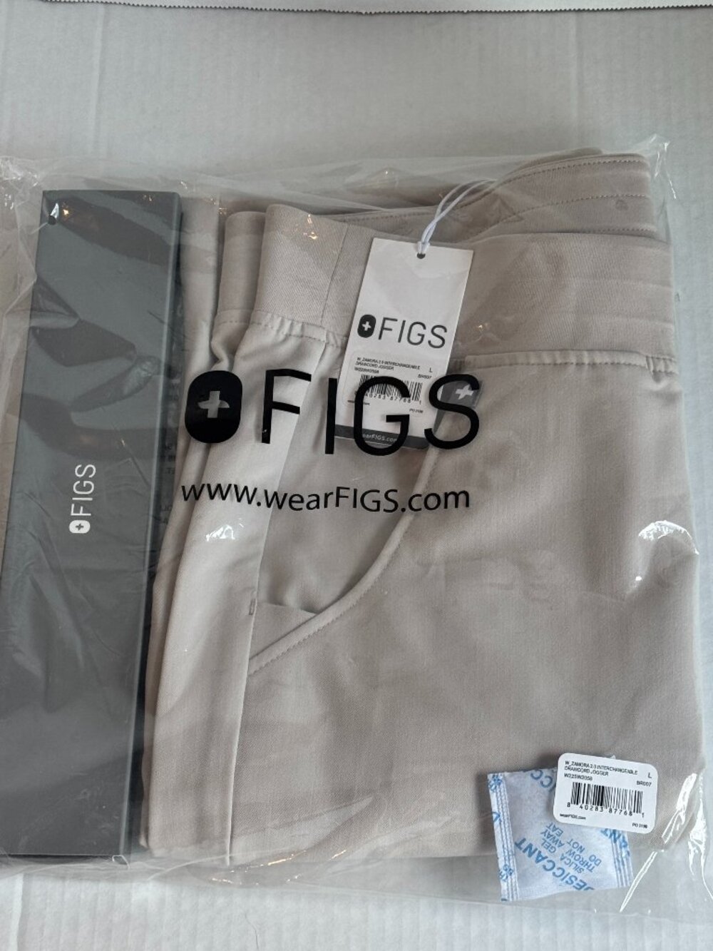 NWT FIGS Zamora 2.0 Interchangeable Drawcord Jogger Scrub Pants Bone LR - Picture 5 of 7
